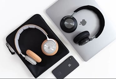 headphones with mic under 10000
